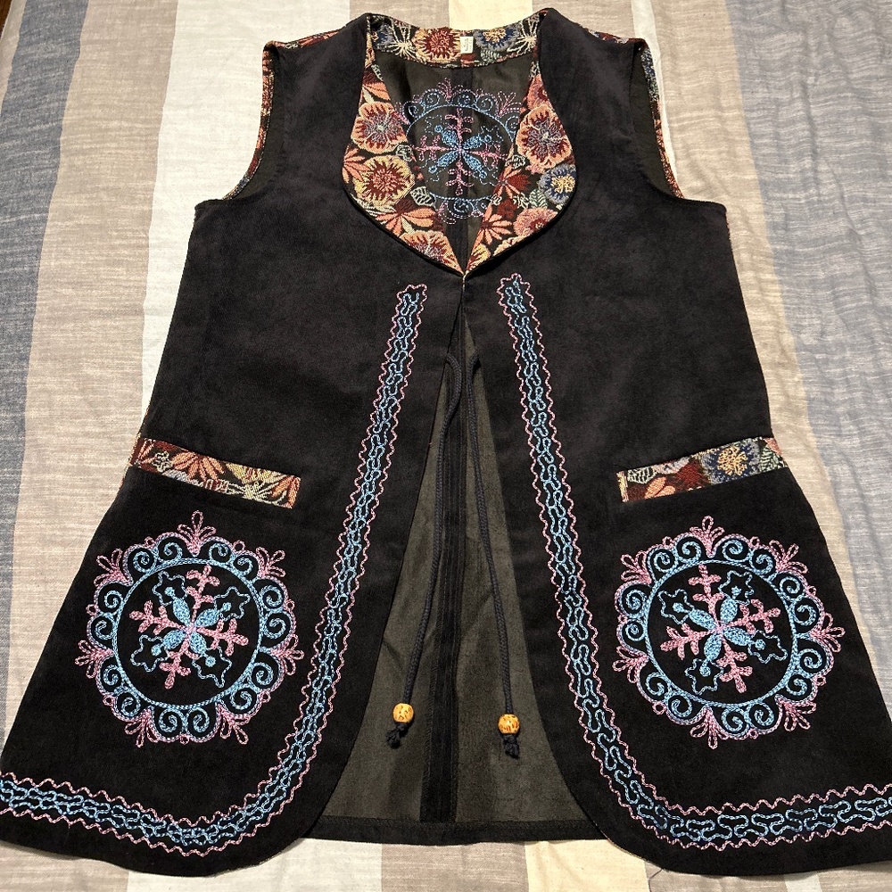 KG Embroidered vest